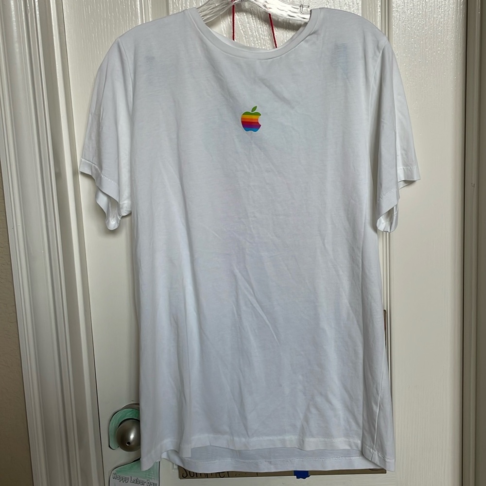 Apple single stitch shirt size medium